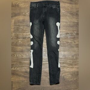 The jeans are big around the waist so suggest you wear a belt if  it doesn’t fit